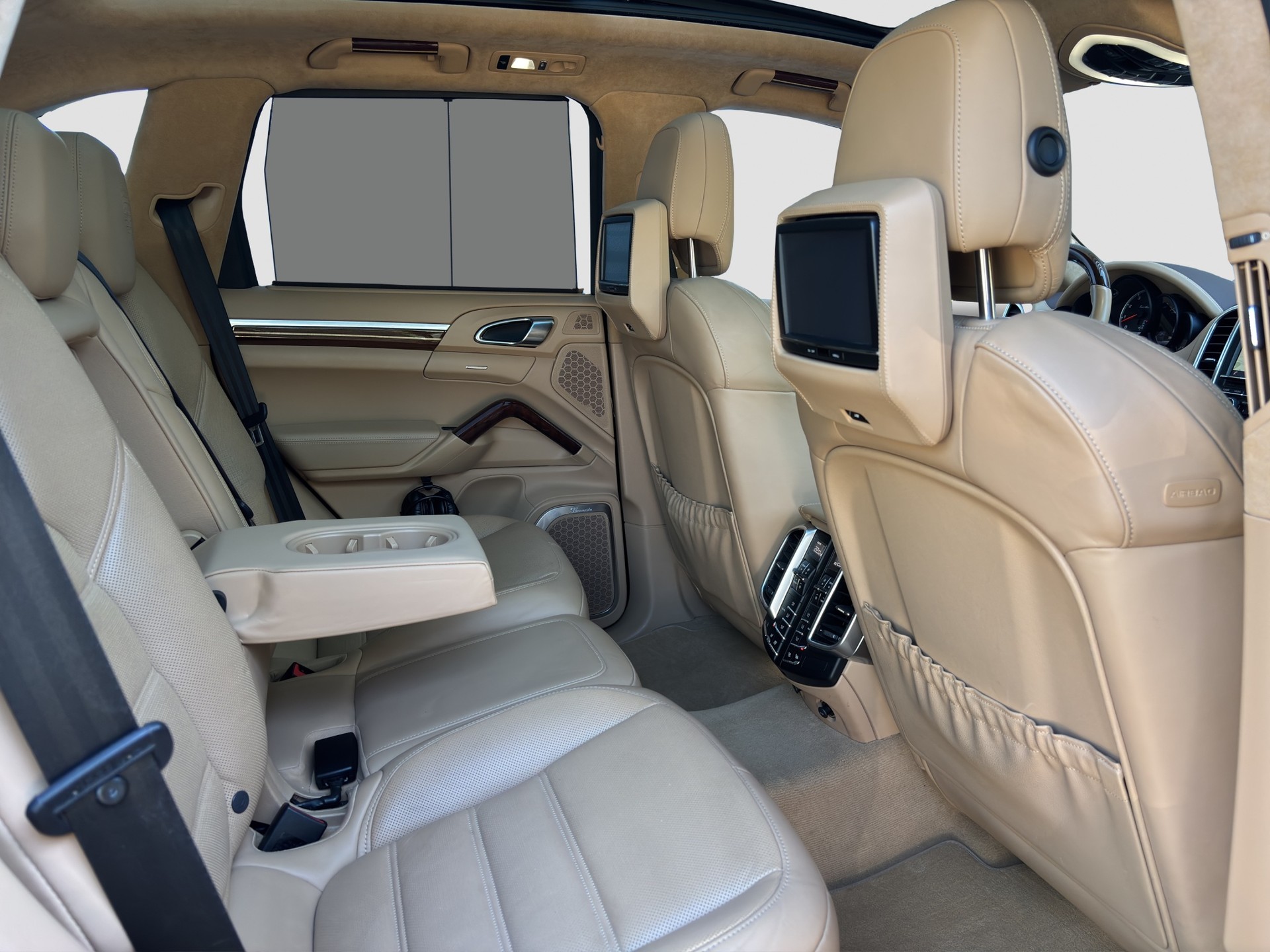 PORSCHE Cayenne Turbo-image-14