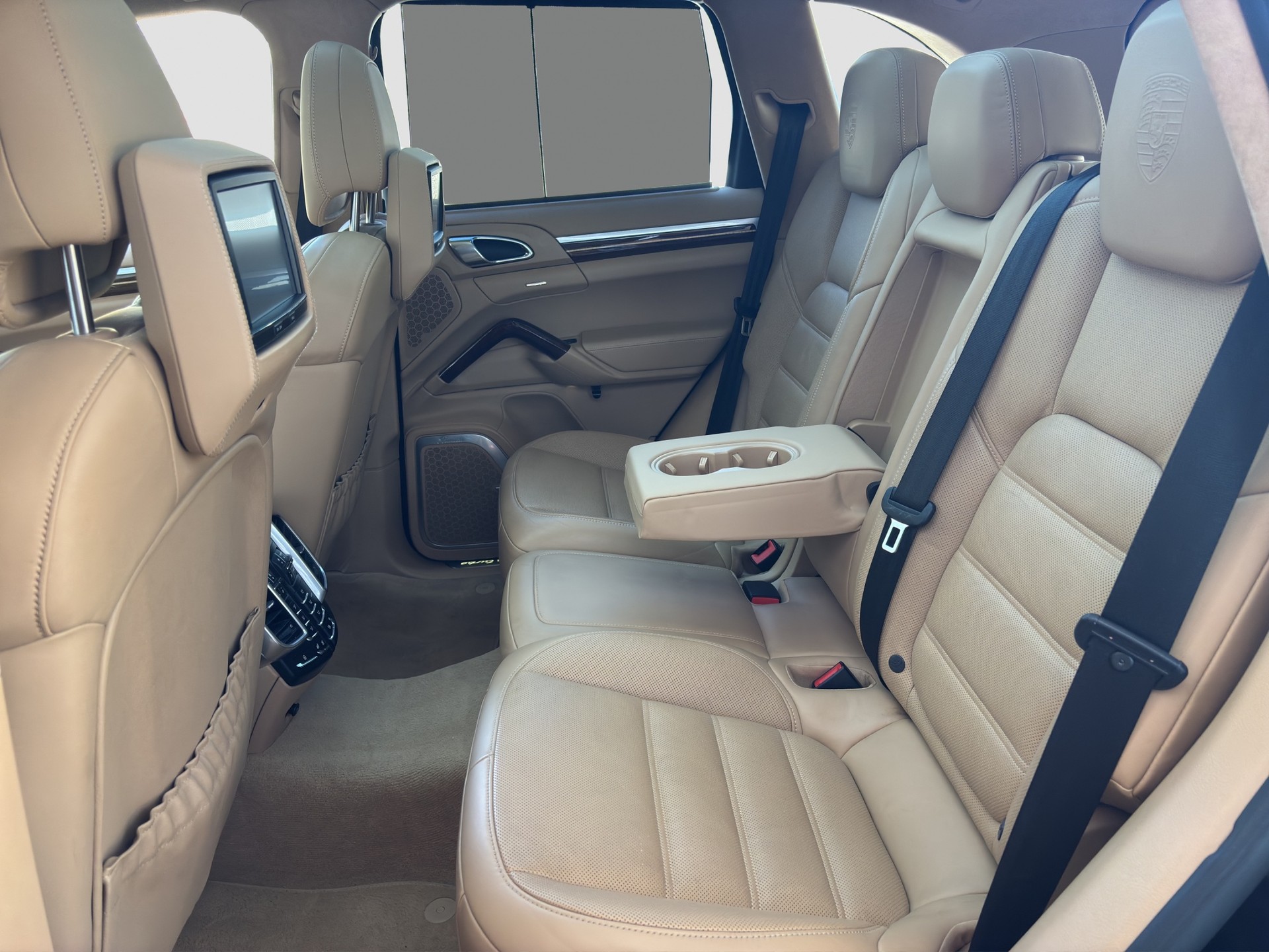 PORSCHE Cayenne Turbo-image-16