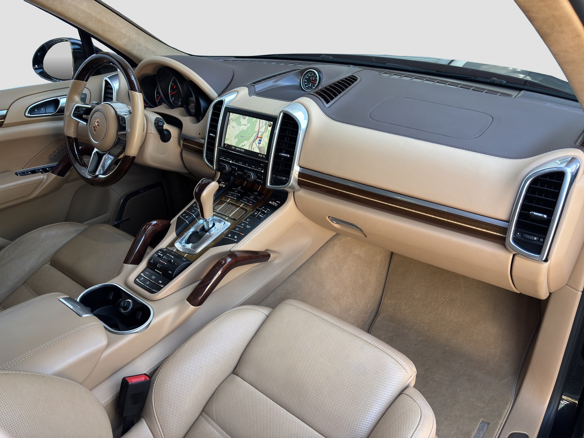 PORSCHE Cayenne Turbo-image-12