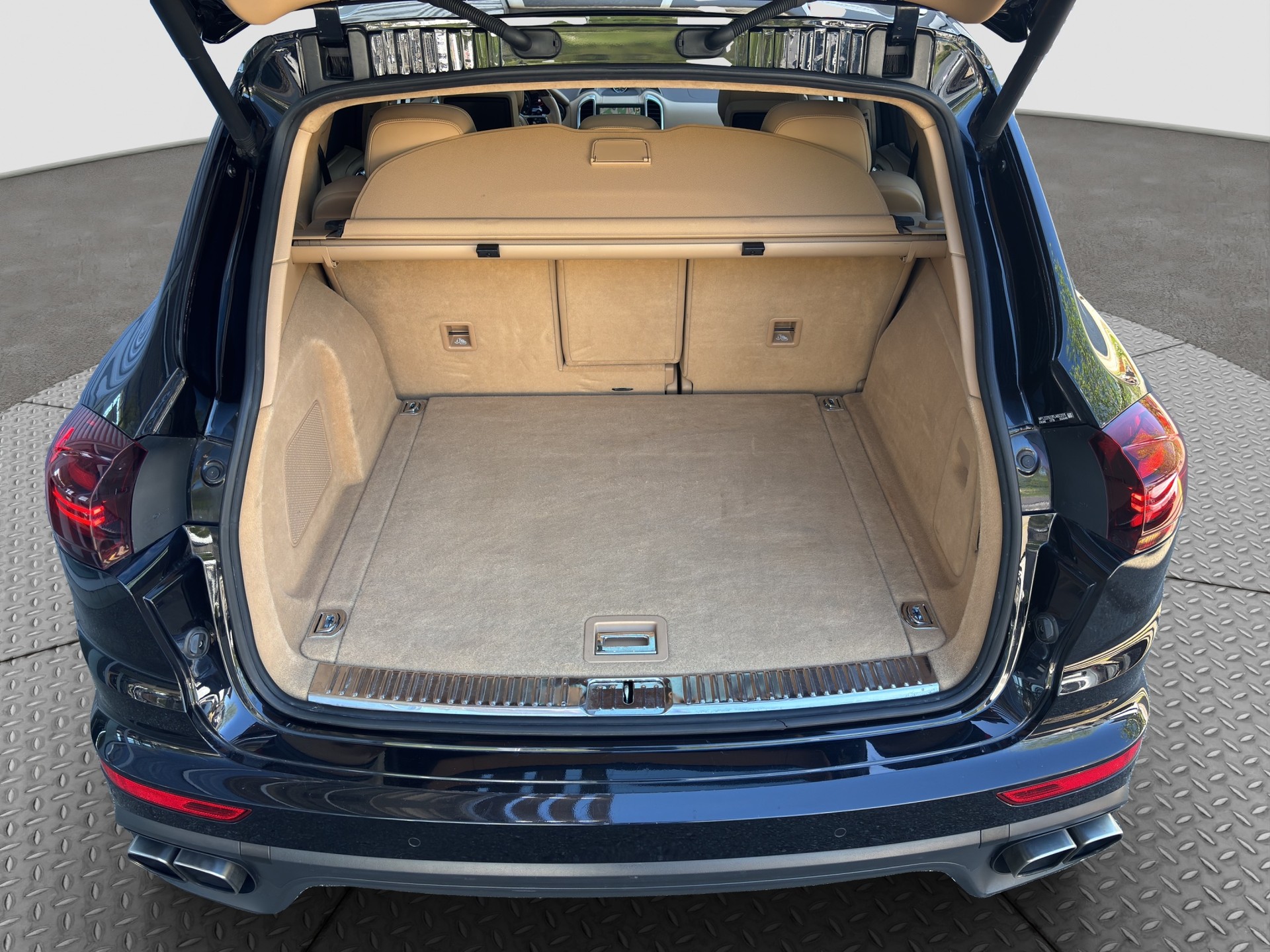 PORSCHE Cayenne Turbo-image-19