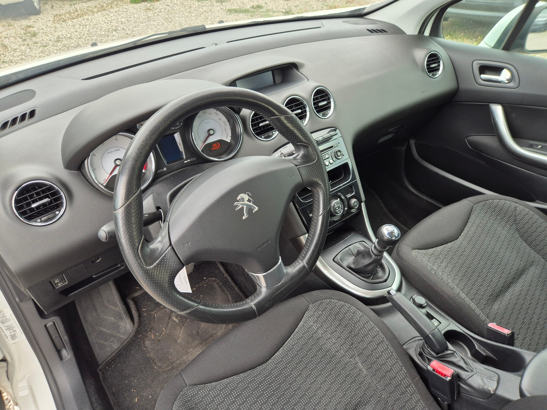 PEUGEOT 308 1.6 16V T Millesim 200-image-8