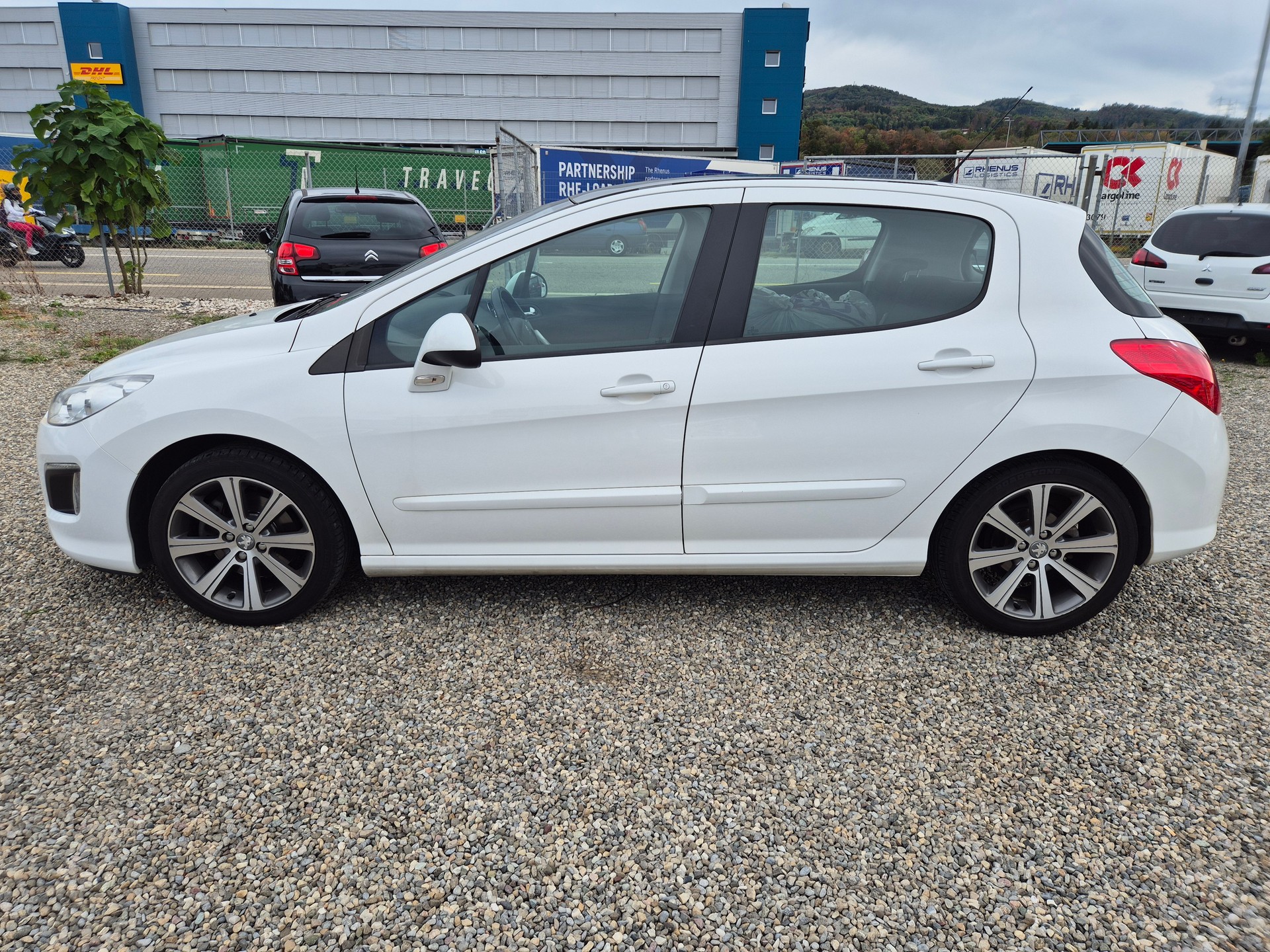PEUGEOT 308 1.6 16V T Millesim 200-image-6