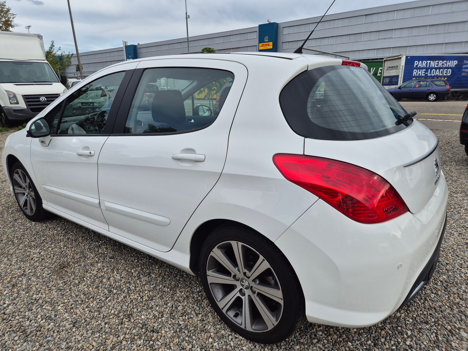 PEUGEOT 308 1.6 16V T Millesim 200-image-3