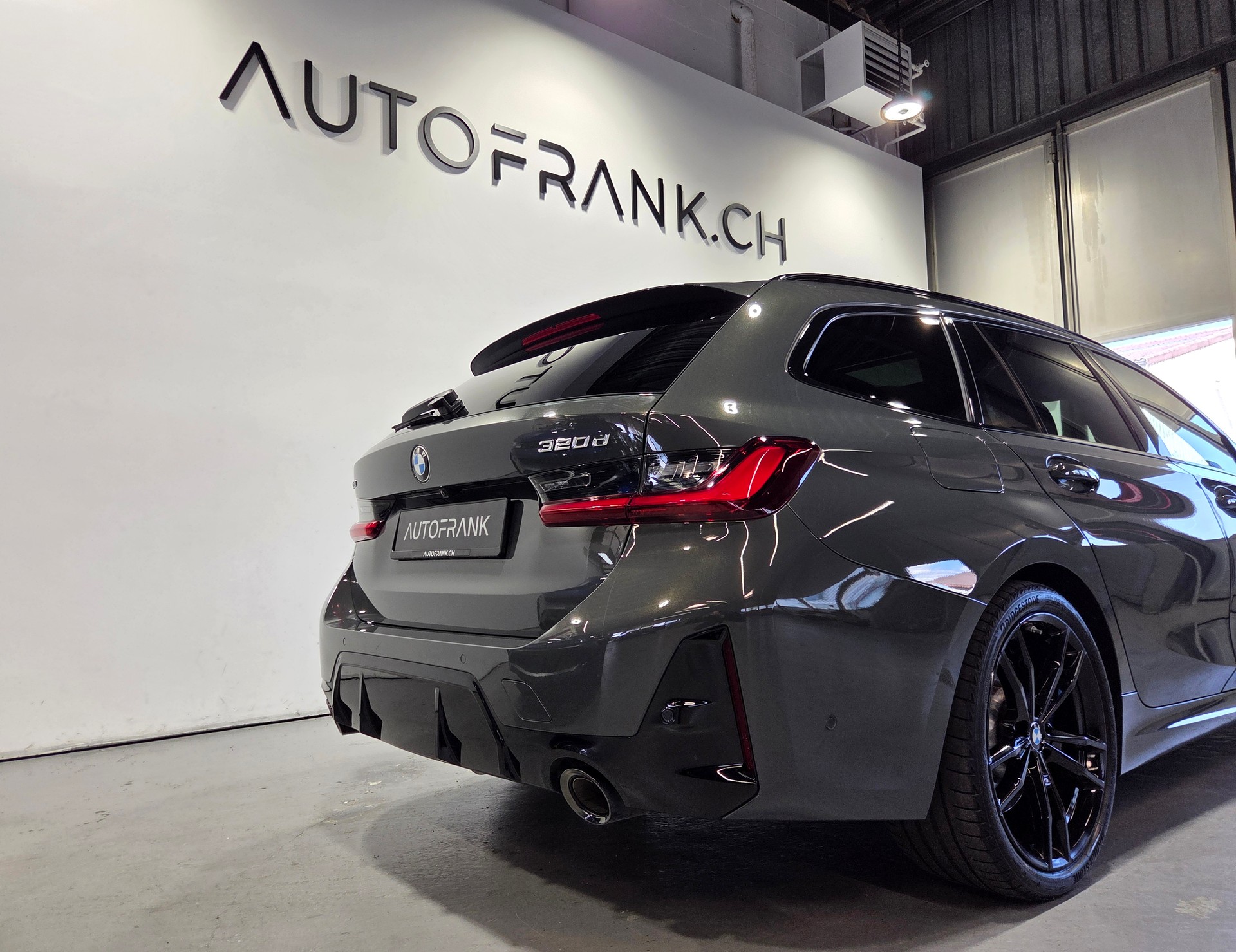 BMW 320d xDrive M-Sport Touring Dravitgrau-image-12