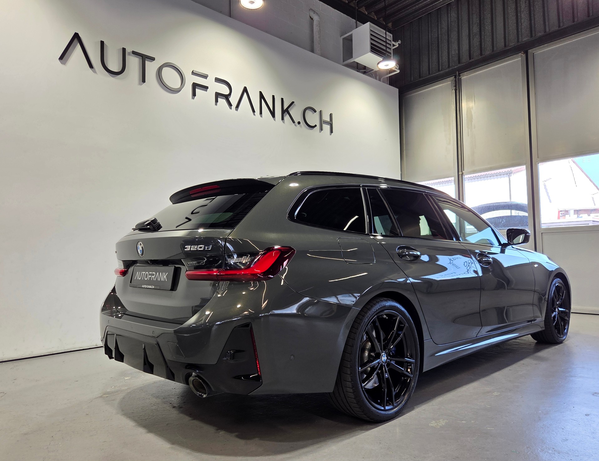BMW 320d xDrive M-Sport Touring Dravitgrau-image-2