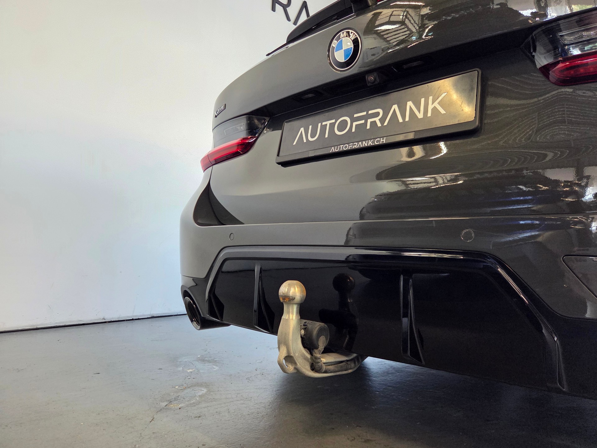 BMW 320d xDrive M-Sport Touring Dravitgrau-image-3