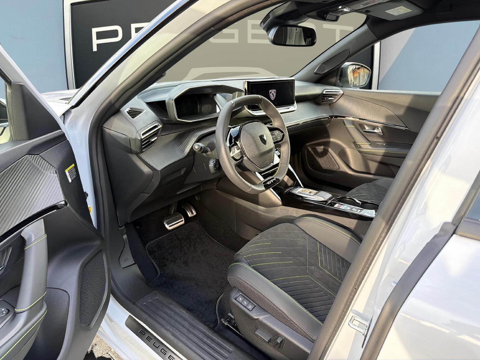 PEUGEOT 2008 1.2 Hybrid 145 GT Exclusive-image-12