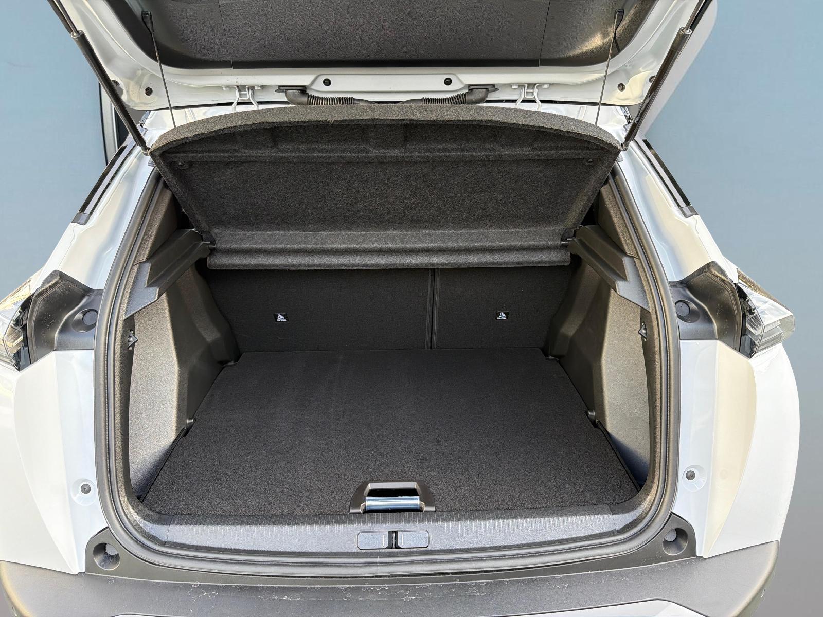 PEUGEOT 2008 1.2 Hybrid 145 GT Exclusive-image-11