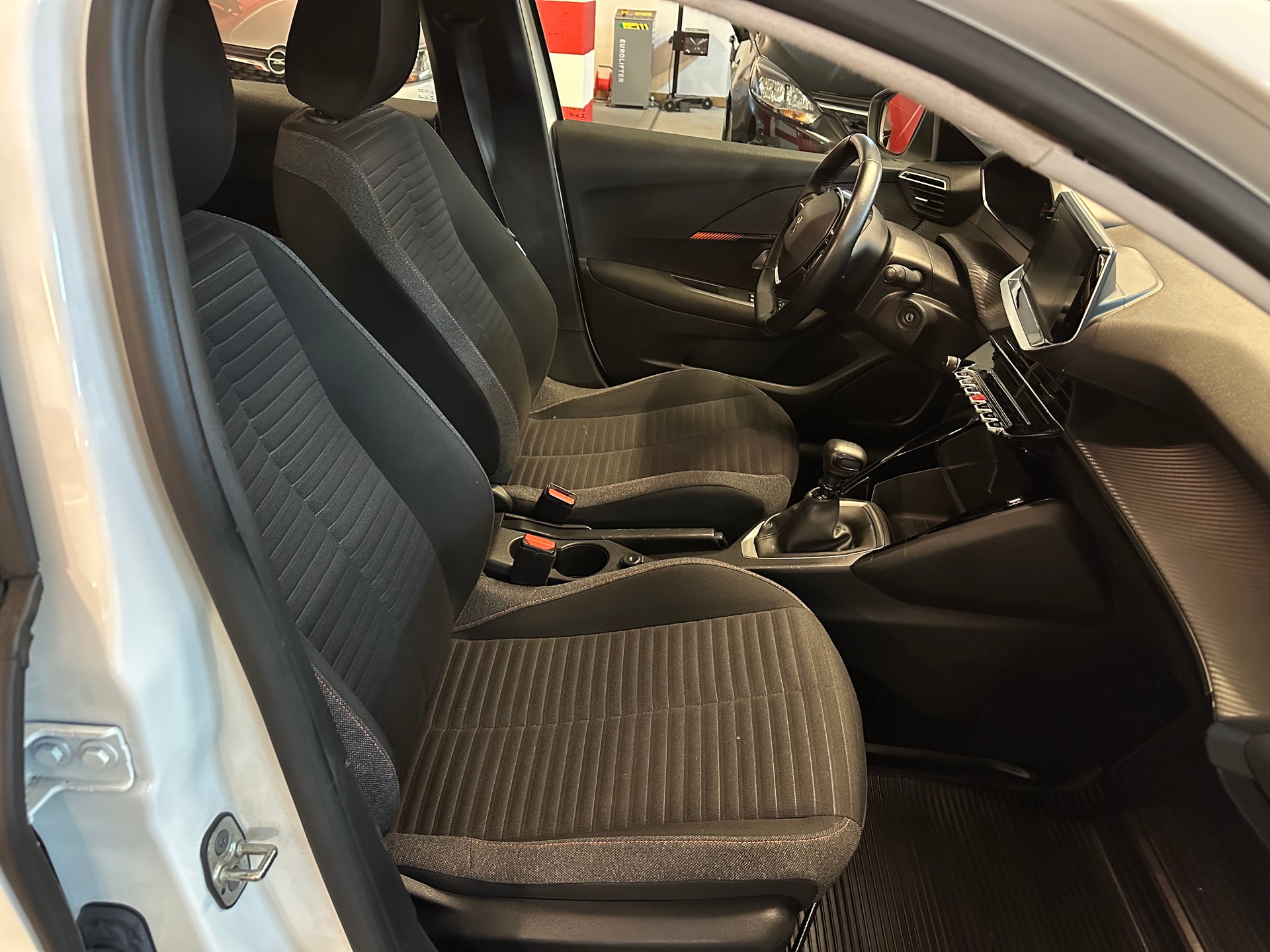 PEUGEOT 208 1.5 BlueHDi Active-image-6