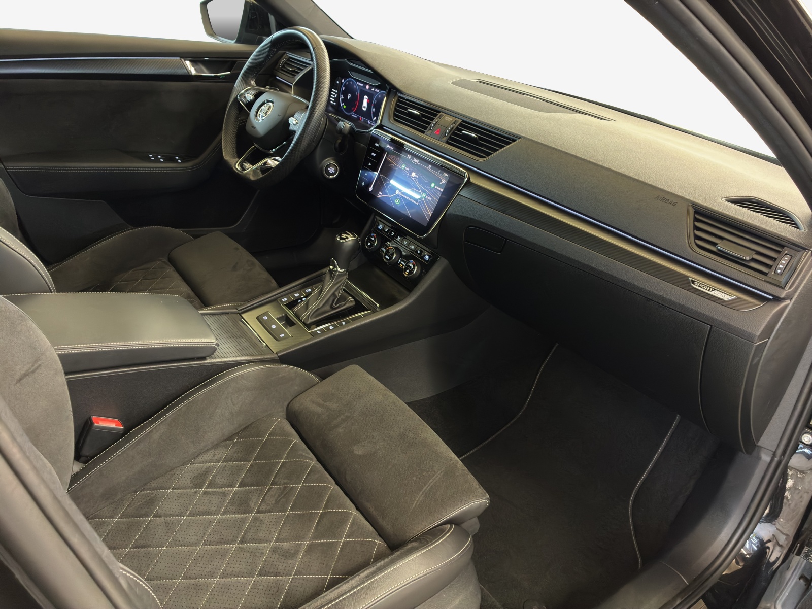 SKODA Superb Combi 2.0 TSI SportLine Light 4x4 DSG-image-13