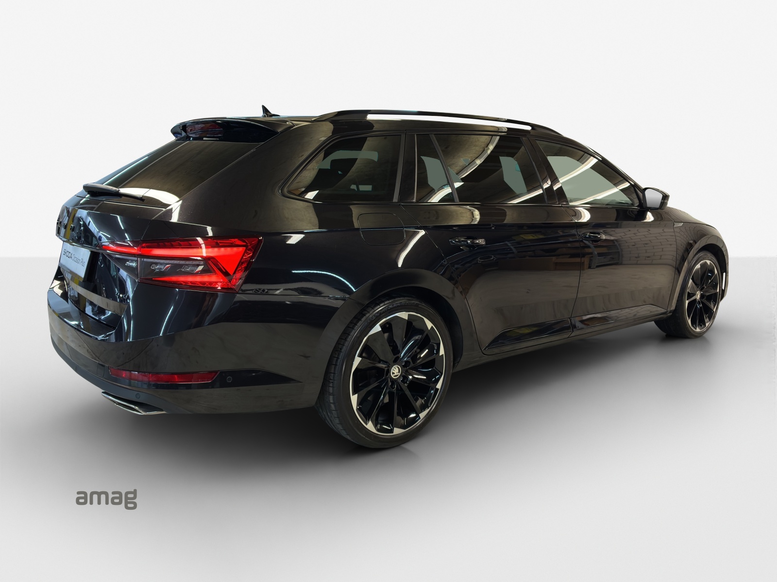 SKODA Superb Combi 2.0 TSI SportLine Light 4x4 DSG-image-4