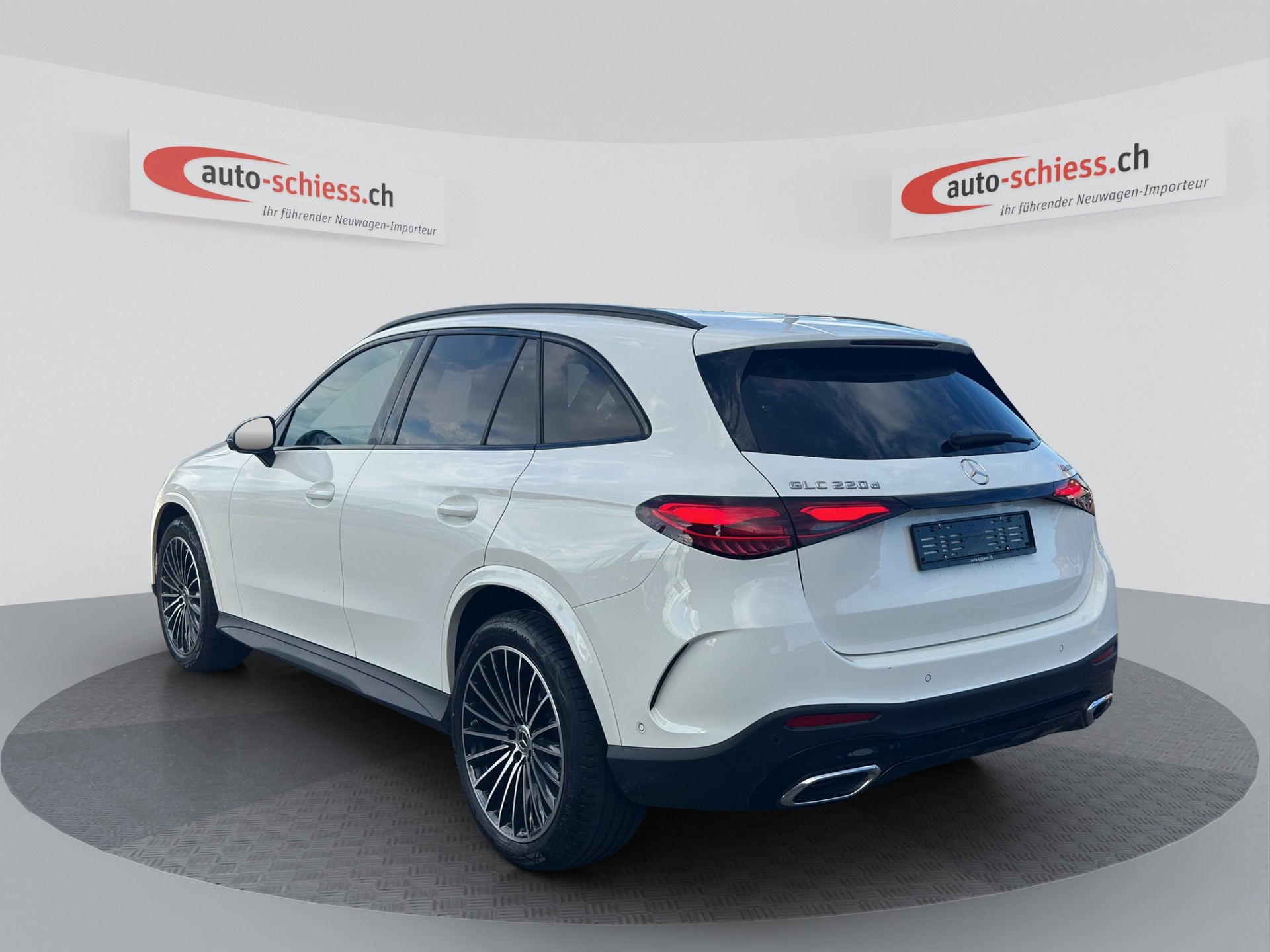 MERCEDES-BENZ GLC 220 d AMG Line Night 4Matic 9G-Tronic-image-2