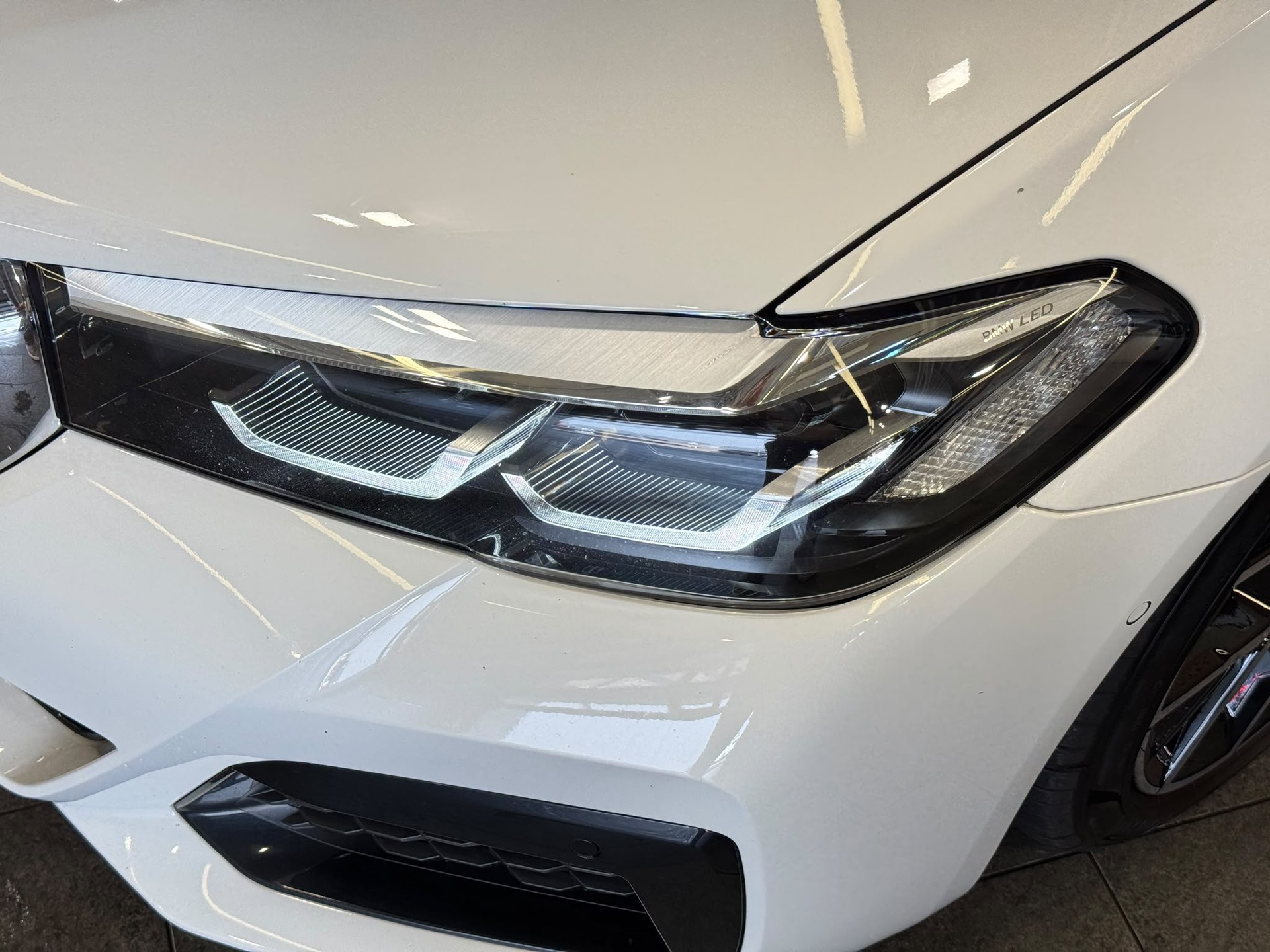 BMW 530d xDrive 48V M Sport Steptronic-image-3