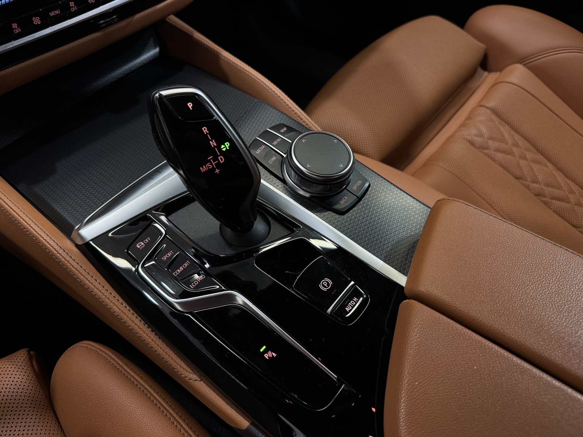 BMW 530d xDrive 48V M Sport Steptronic-image-15