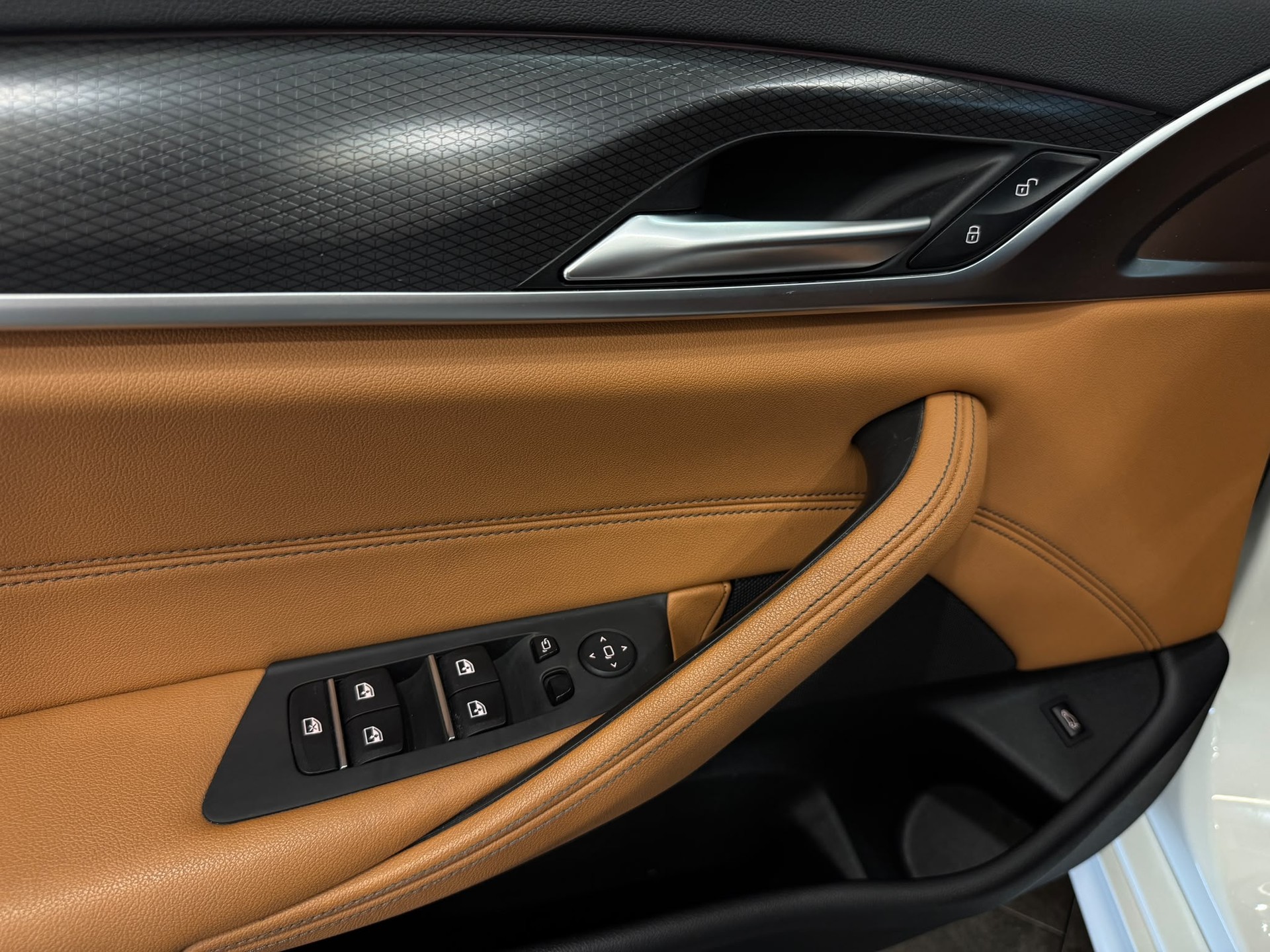 BMW 530d xDrive 48V M Sport Steptronic-image-9