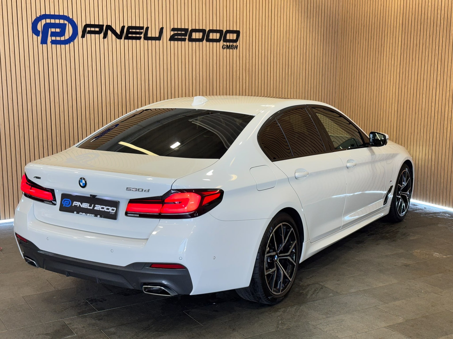 BMW 530d xDrive 48V M Sport Steptronic-image-5