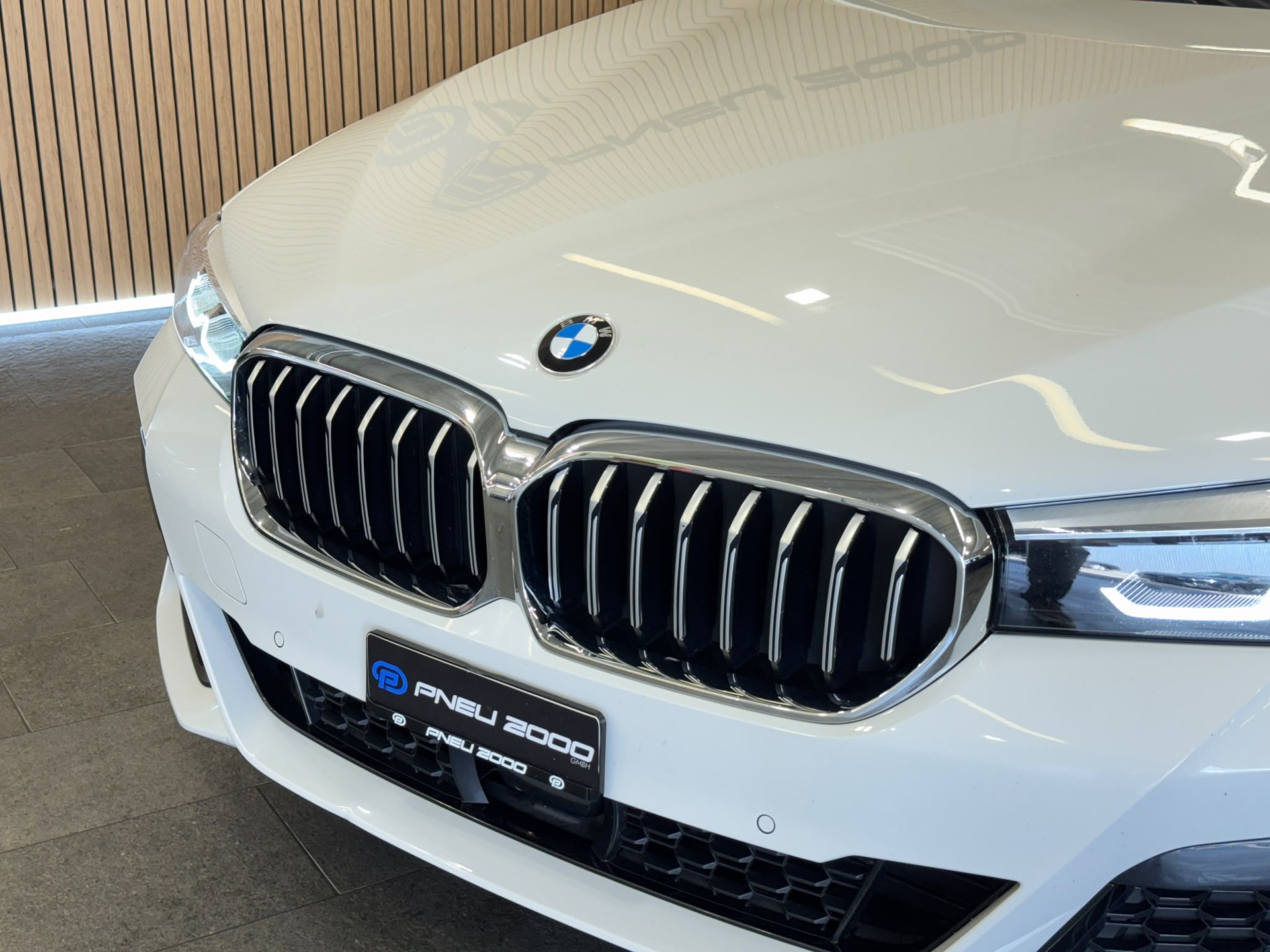BMW 530d xDrive 48V M Sport Steptronic-image-2