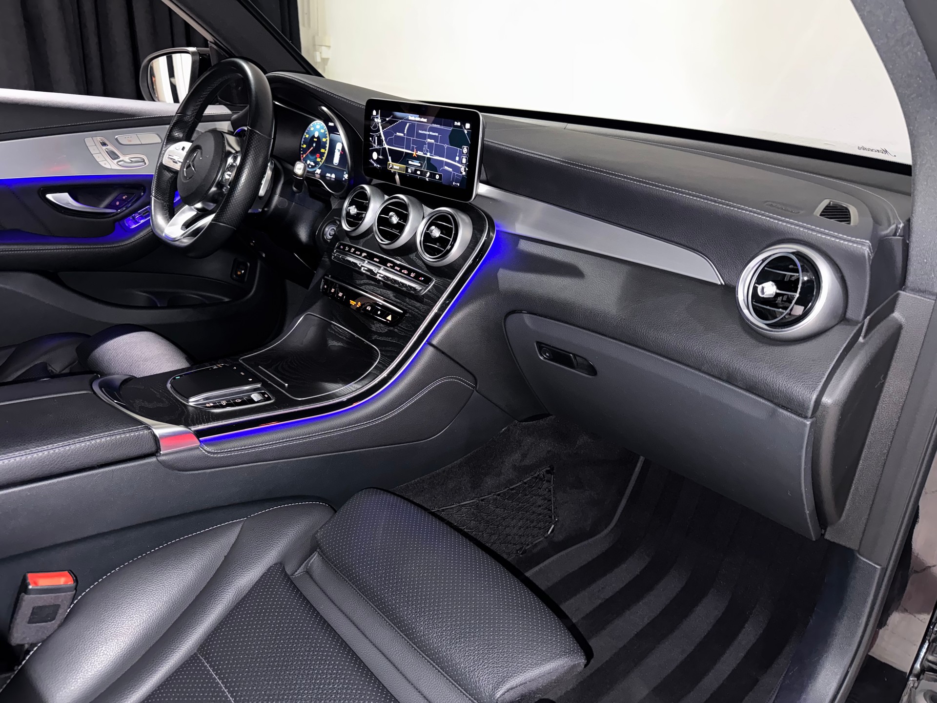 MERCEDES-BENZ GLC 300 AMG Line 4Matic 9G-Tronic | CH |-image-13