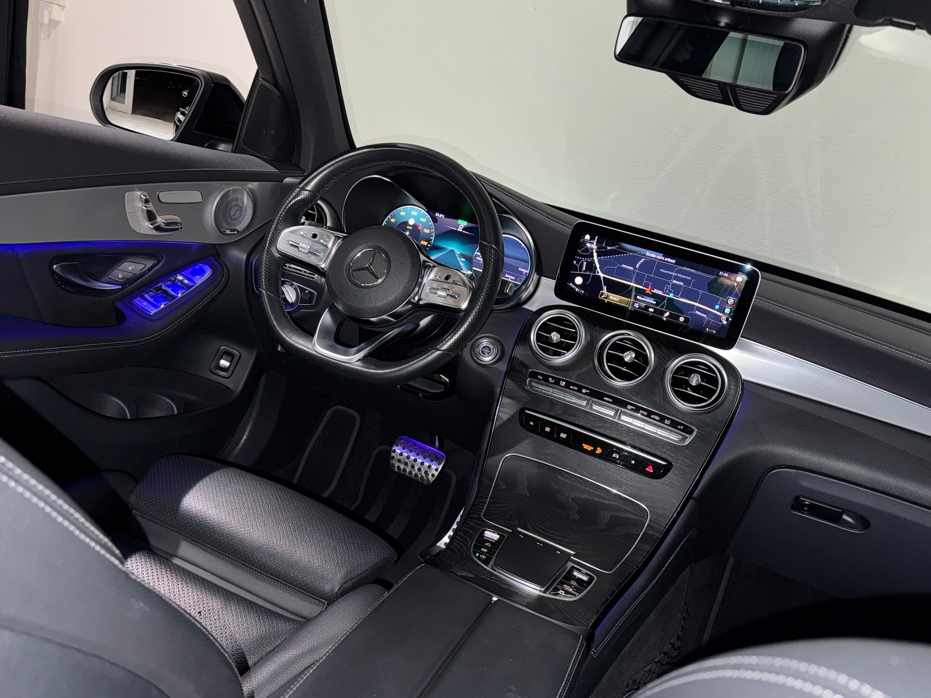 MERCEDES-BENZ GLC 300 AMG Line 4Matic 9G-Tronic | CH |-image-15