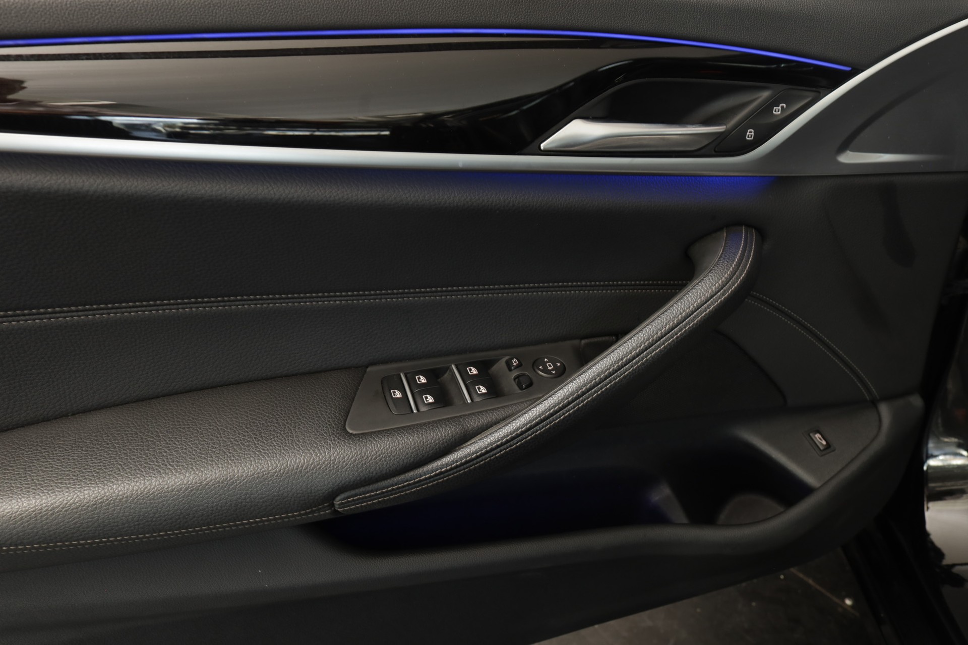 BMW 520i Steptronic * Head-Up Display *Live Cockpit-image-13