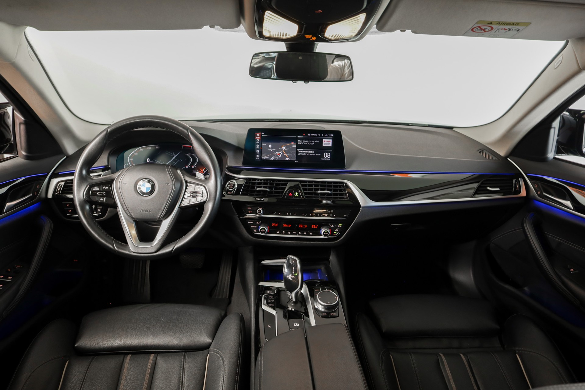 BMW 520i Steptronic * Head-Up Display *Live Cockpit-image-8