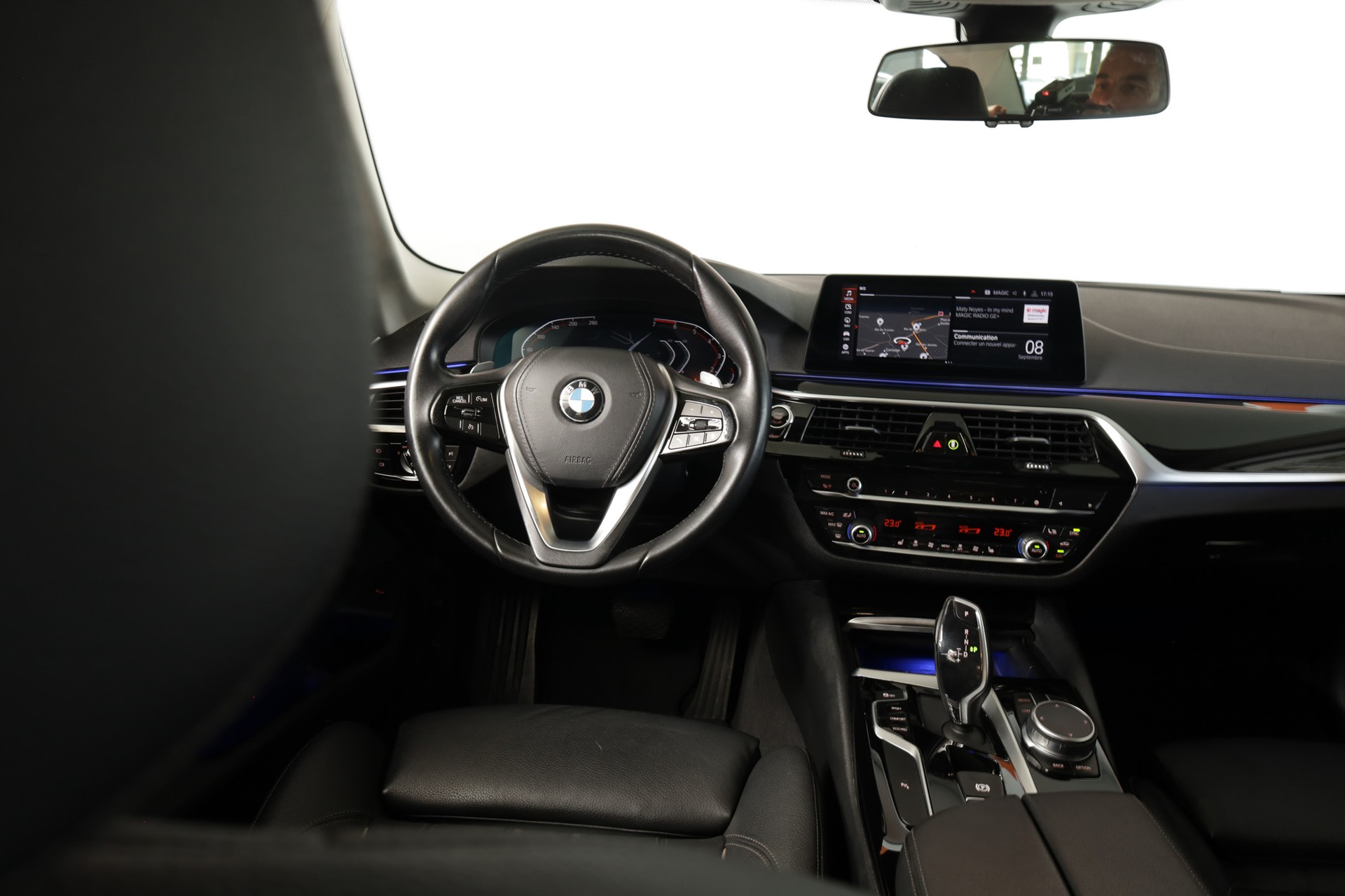 BMW 520i Steptronic * Head-Up Display *Live Cockpit-image-10