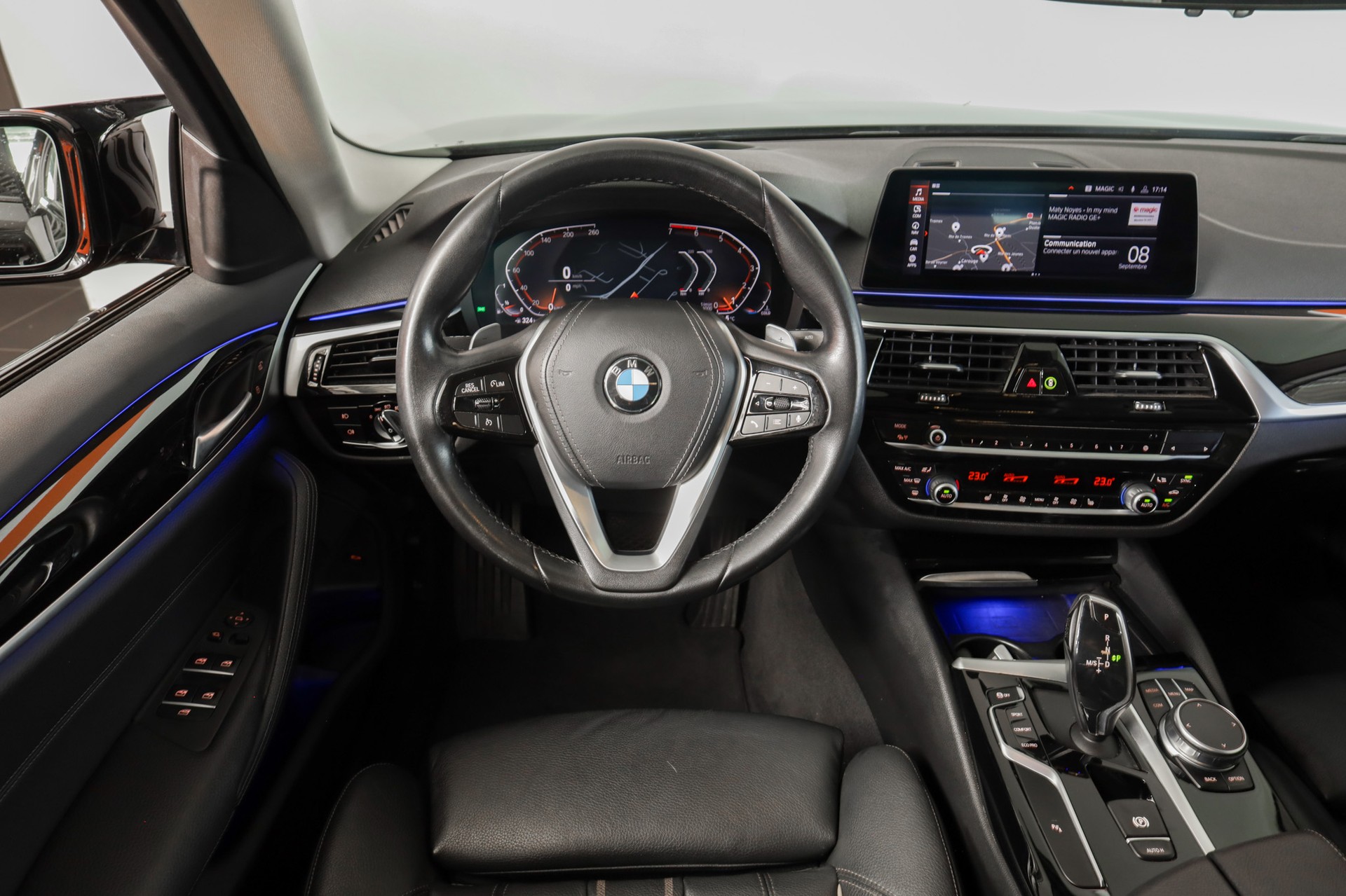BMW 520i Steptronic * Head-Up Display *Live Cockpit-image-9