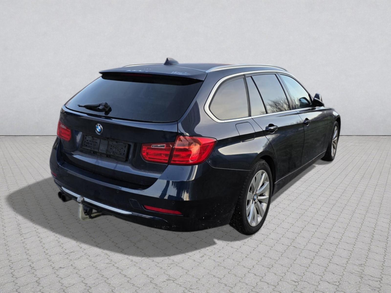 BMW 335d xDrive Touring Steptronic-image-2