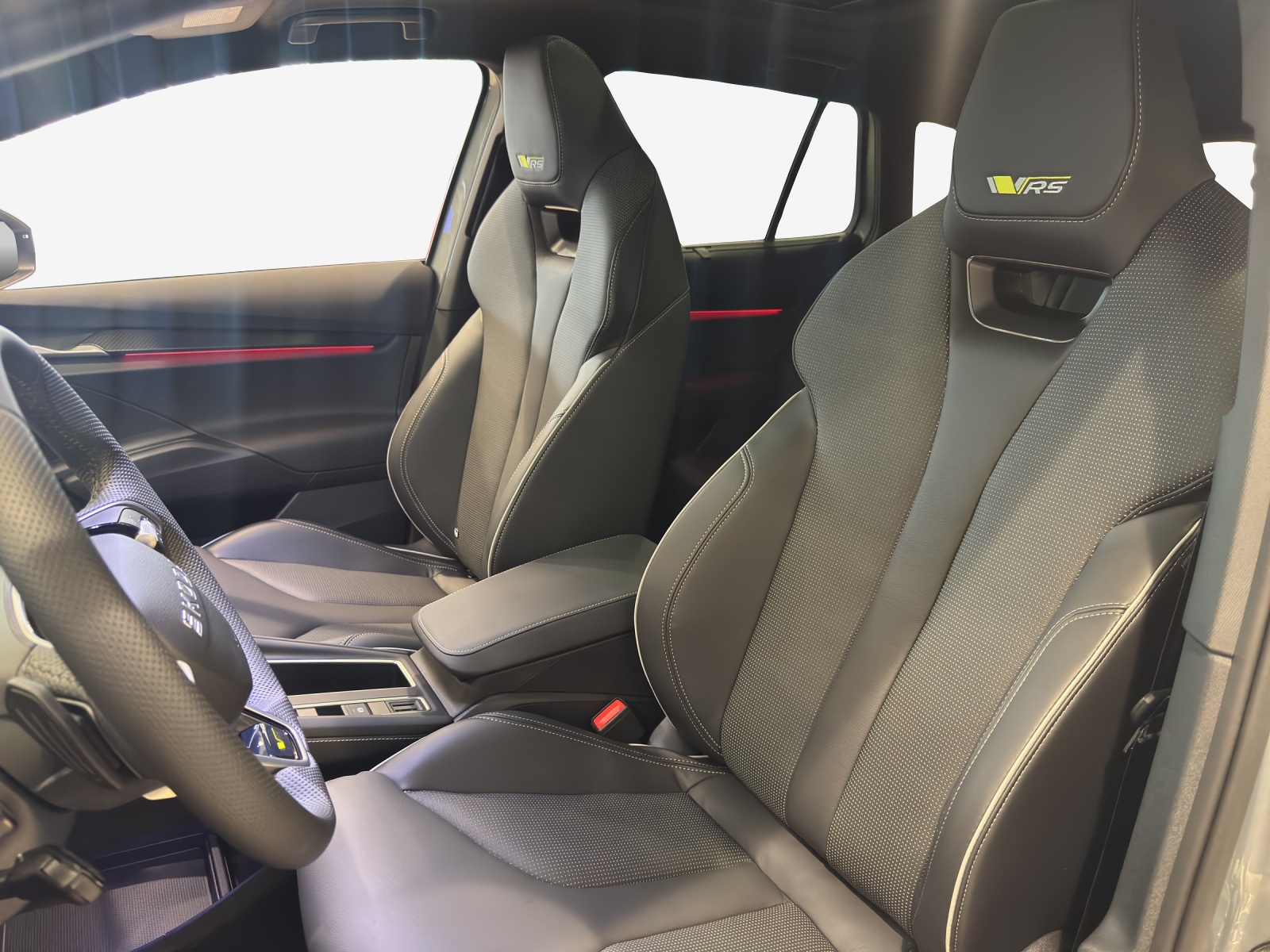 SKODA Enyaq 4x4 RS-image-6