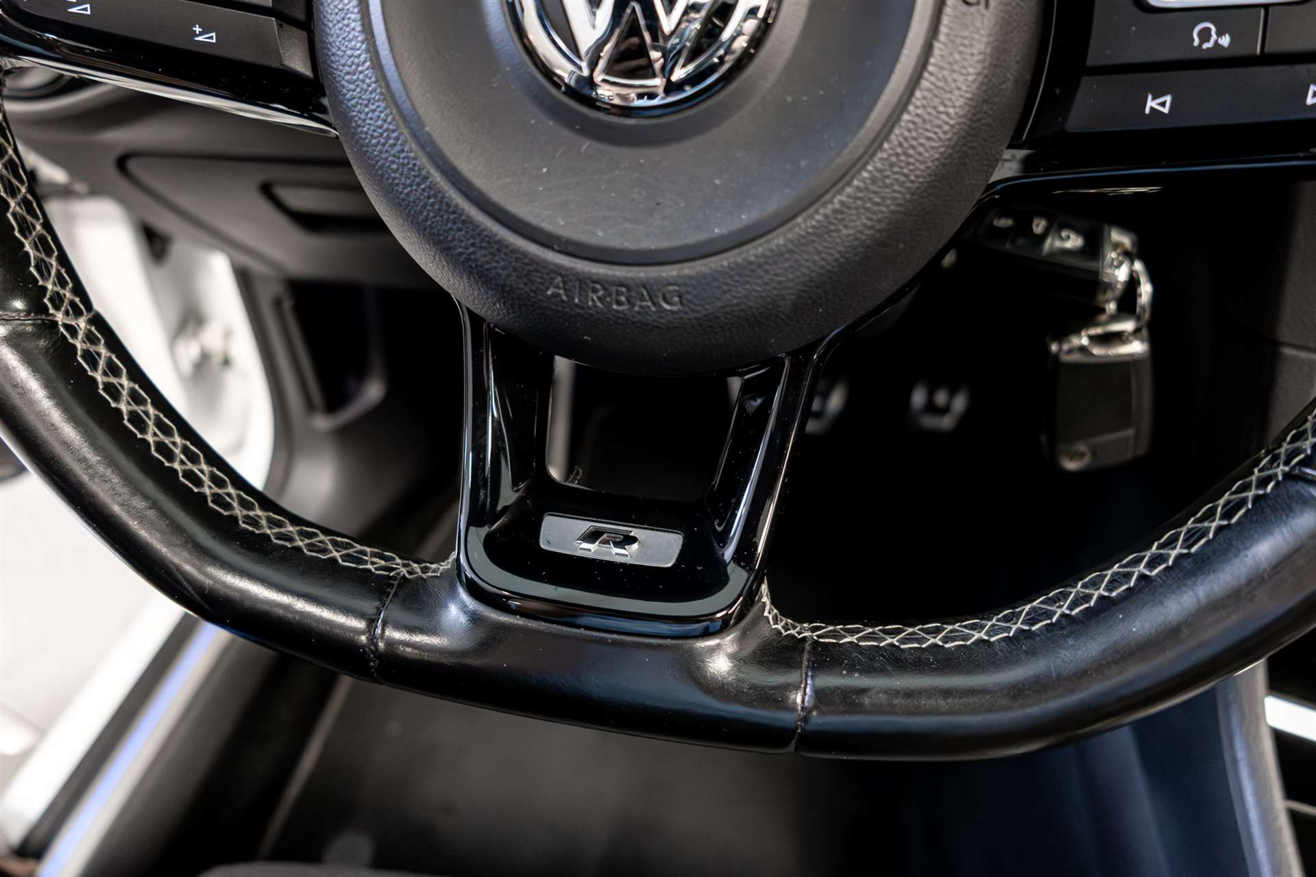 VW Golf 2.0 TSI R 4Motion DSG-image-9