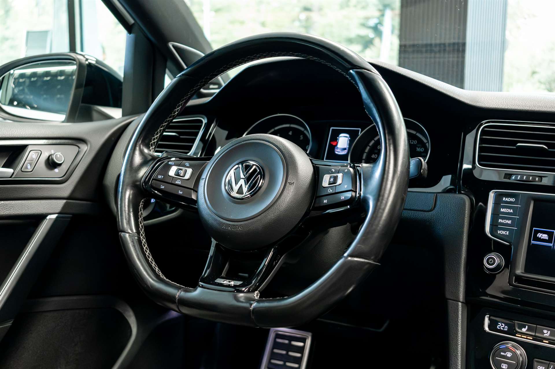 VW Golf 2.0 TSI R 4Motion DSG-image-6