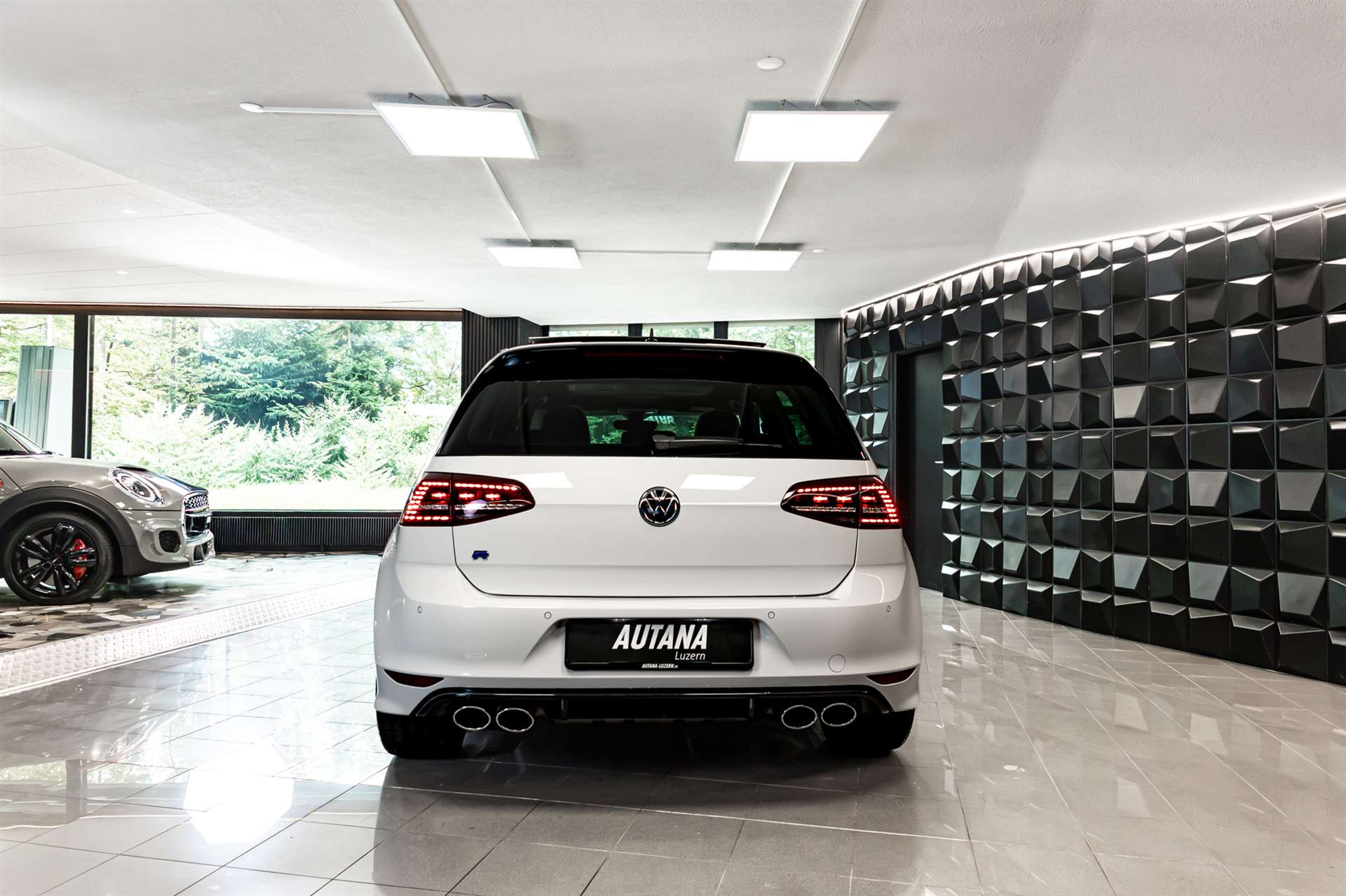 VW Golf 2.0 TSI R 4Motion DSG-image-4
