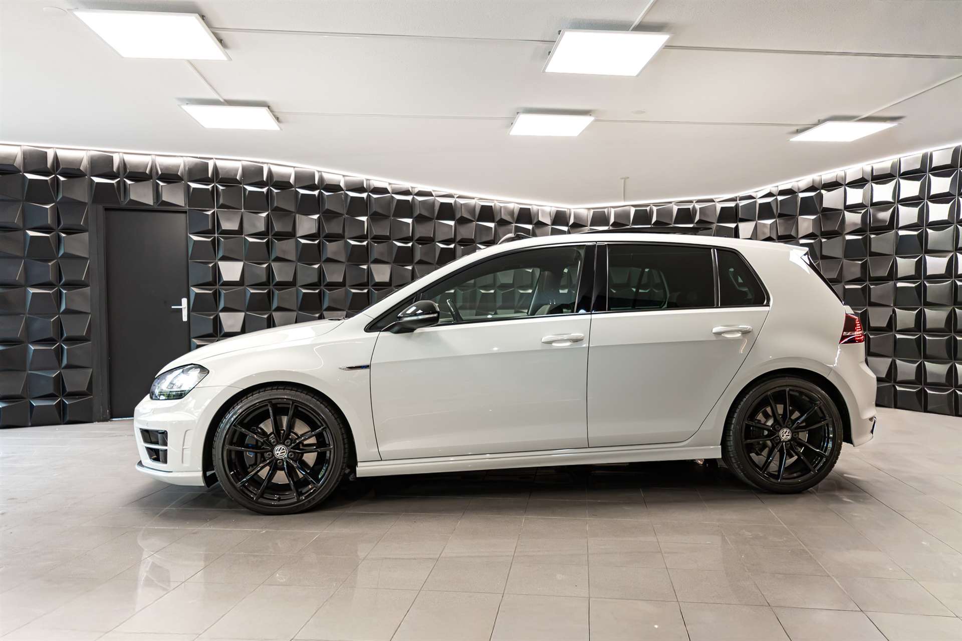 VW Golf 2.0 TSI R 4Motion DSG-image-1