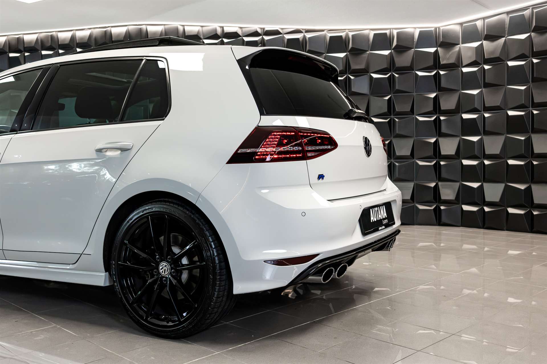 VW Golf 2.0 TSI R 4Motion DSG-image-28