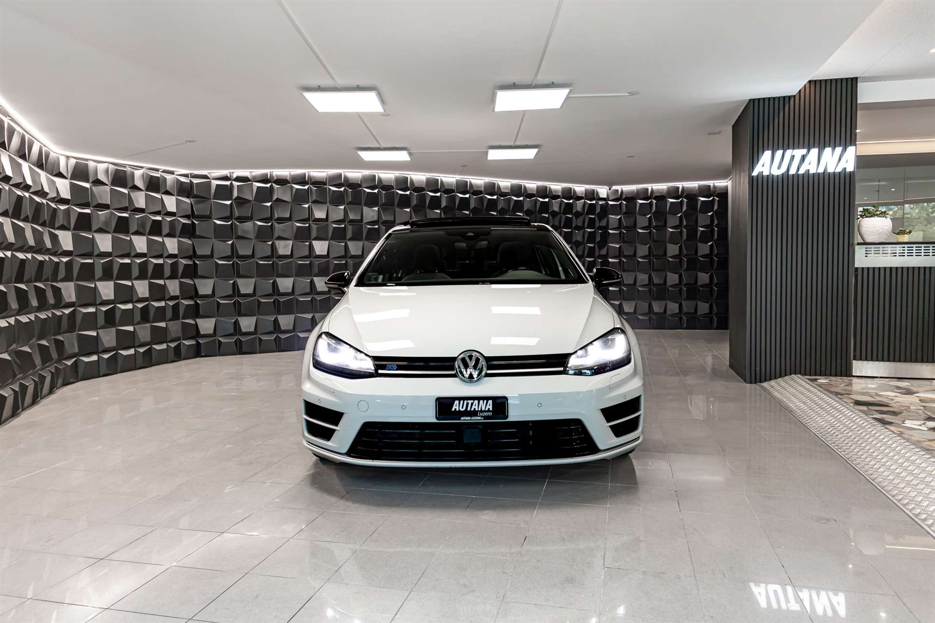 VW Golf 2.0 TSI R 4Motion DSG-image-3