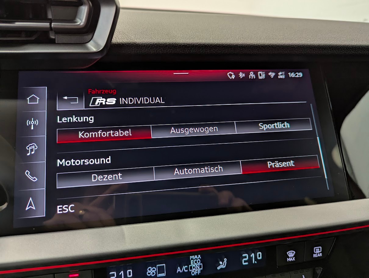 AUDI RS3 Sportback 2.5 TFSI quattro S-Tronic*5J GAR RS-SCHALENSITZE DESIGN-PACK ALL-BLACK SPORT-AGA CAM*-image-12