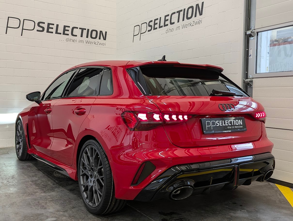AUDI RS3 Sportback 2.5 TFSI quattro S-Tronic*5J GAR RS-SCHALENSITZE DESIGN-PACK ALL-BLACK SPORT-AGA CAM*-image-31