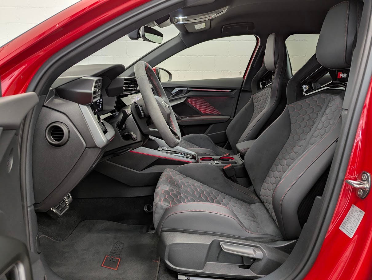 AUDI RS3 Sportback 2.5 TFSI quattro S-Tronic*5J GAR RS-SCHALENSITZE DESIGN-PACK ALL-BLACK SPORT-AGA CAM*-image-3