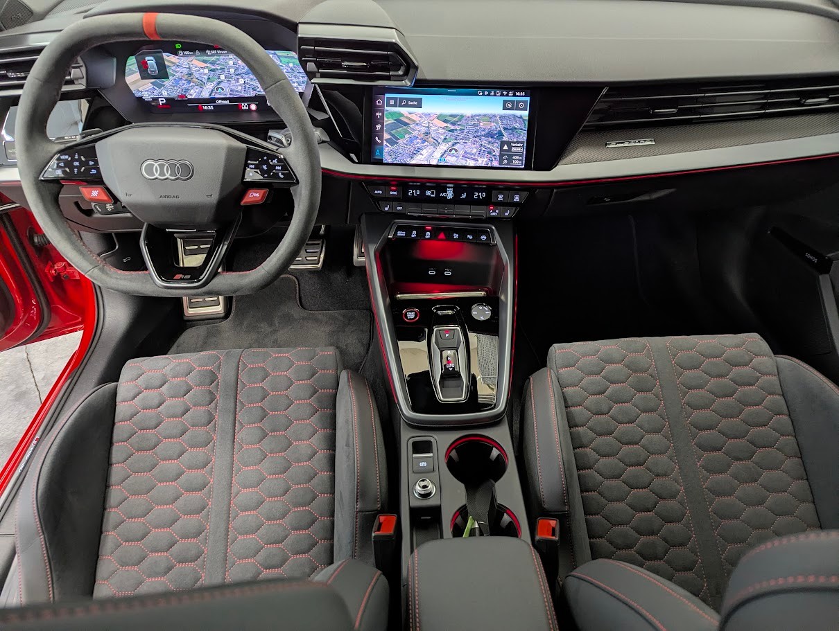 AUDI RS3 Sportback 2.5 TFSI quattro S-Tronic*5J GAR RS-SCHALENSITZE DESIGN-PACK ALL-BLACK SPORT-AGA CAM*-image-25