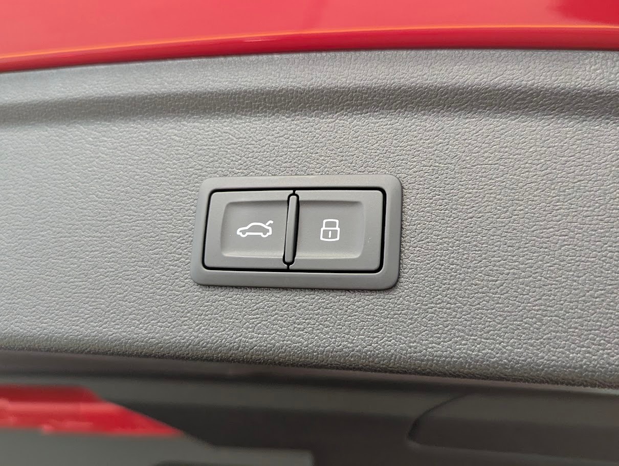 AUDI RS3 Sportback 2.5 TFSI quattro S-Tronic*5J GAR RS-SCHALENSITZE DESIGN-PACK ALL-BLACK SPORT-AGA CAM*-image-30