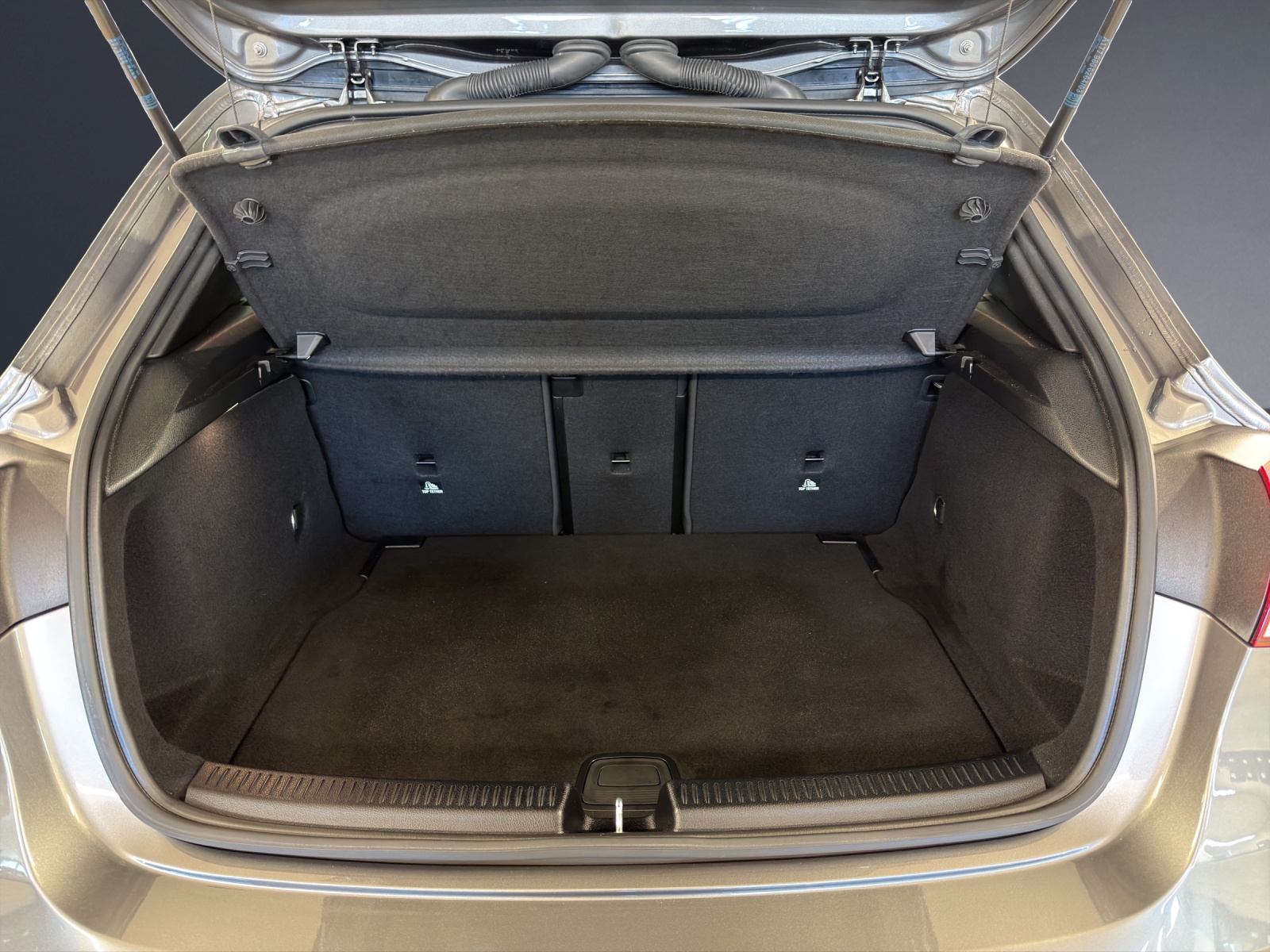 MERCEDES-BENZ A 200 AMG Line-image-16