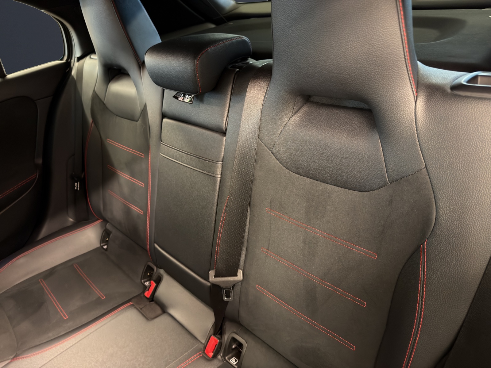 MERCEDES-BENZ A 200 AMG Line-image-15