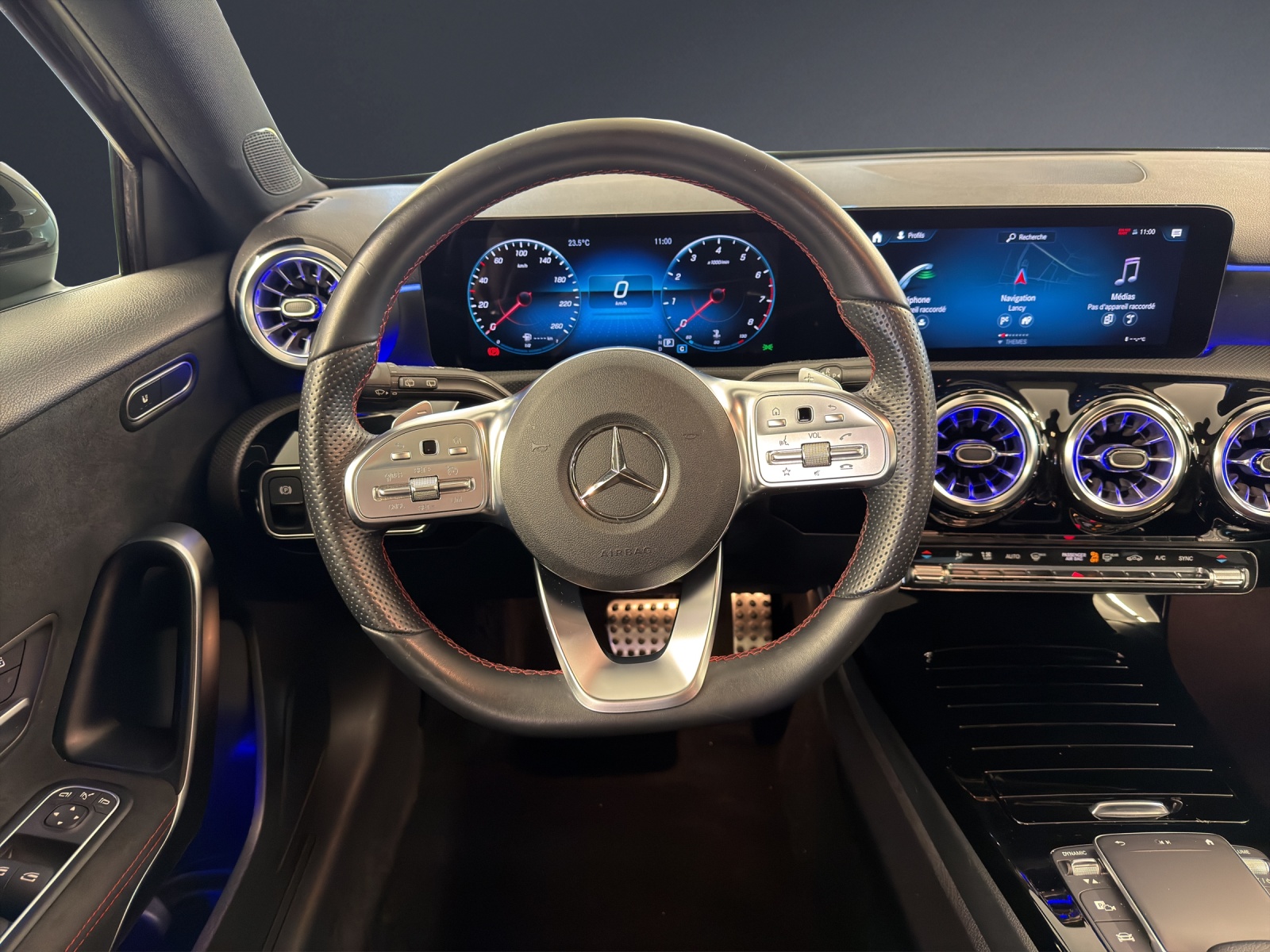MERCEDES-BENZ A 200 AMG Line-image-12