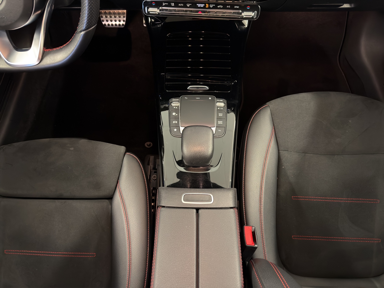 MERCEDES-BENZ A 200 AMG Line-image-14