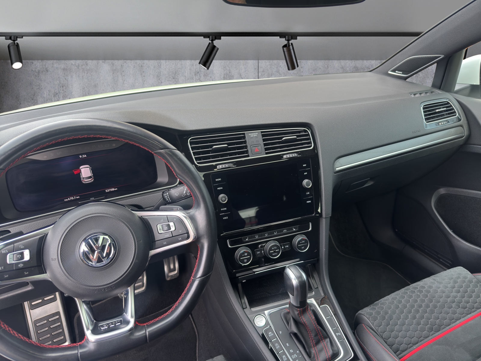 VW Golf 2.0 TSI GTI Performance DSG-image-8