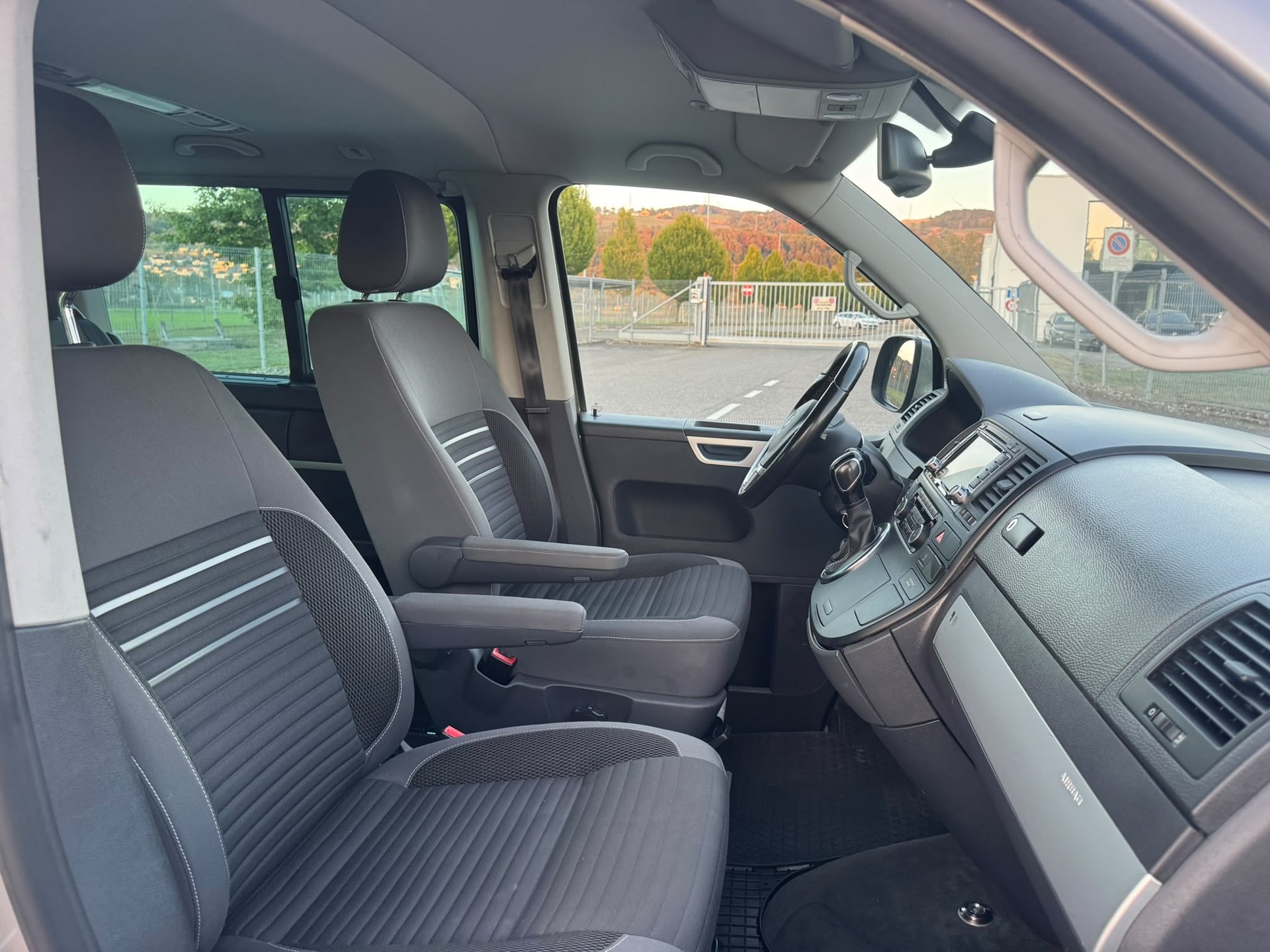 VW T5 Multivan 2.0 TDI CR Family Cup DSG-image-13