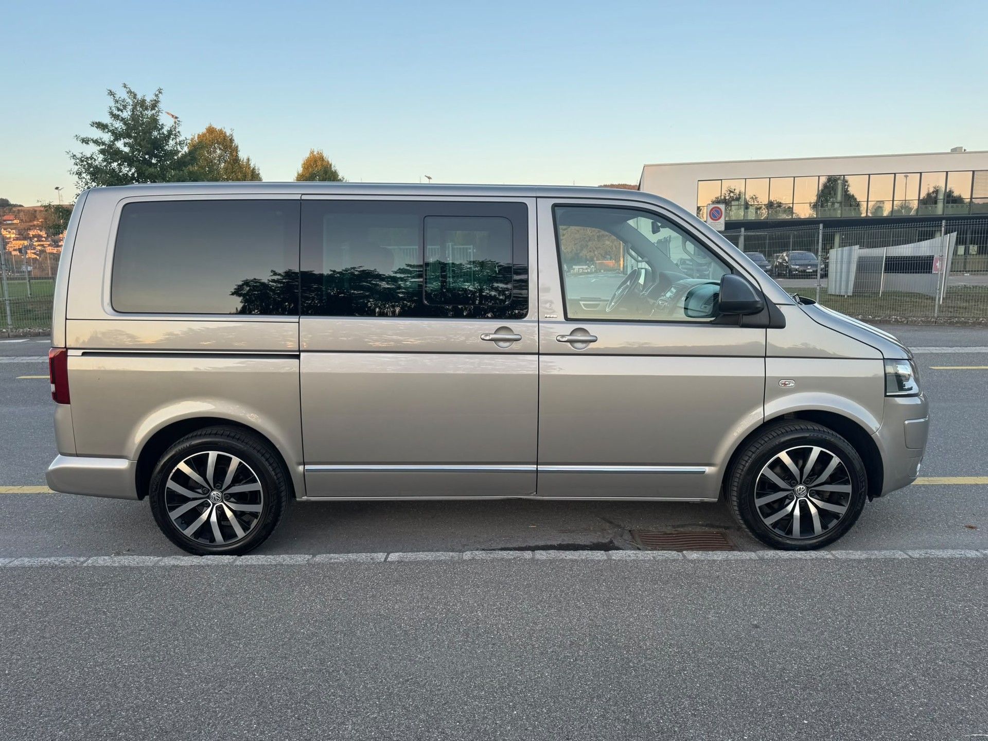 VW T5 Multivan 2.0 TDI CR Family Cup DSG-image-6