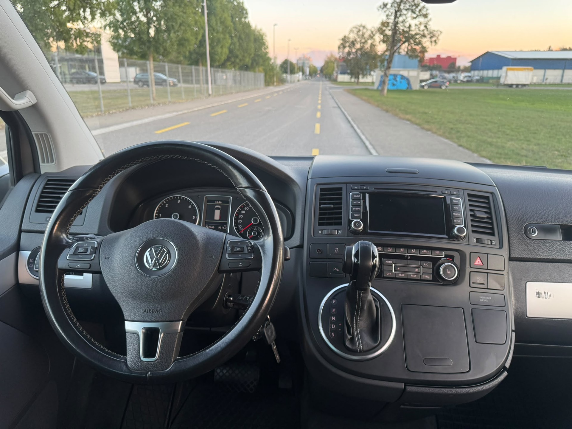 VW T5 Multivan 2.0 TDI CR Family Cup DSG-image-10