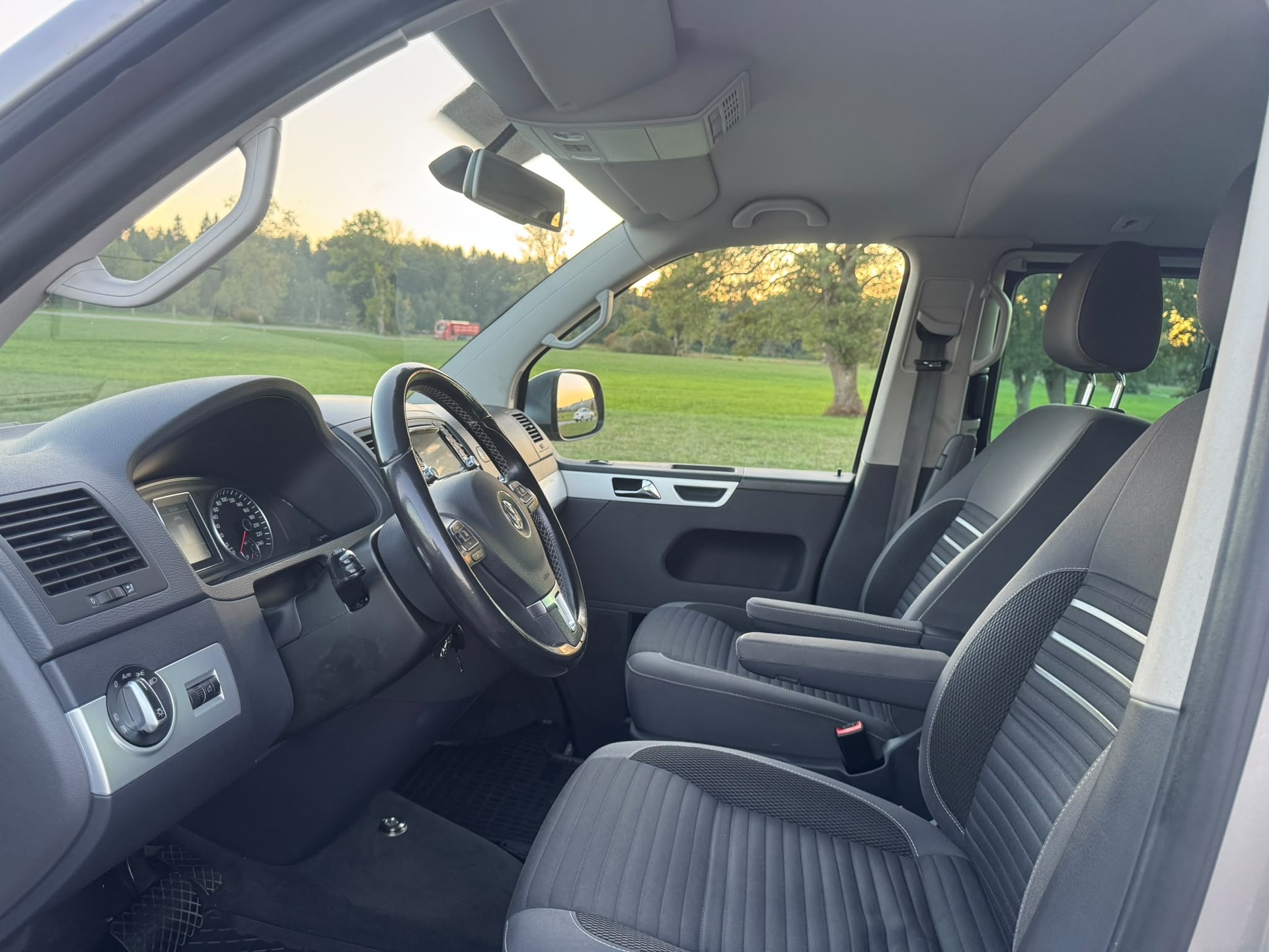 VW T5 Multivan 2.0 TDI CR Family Cup DSG-image-9
