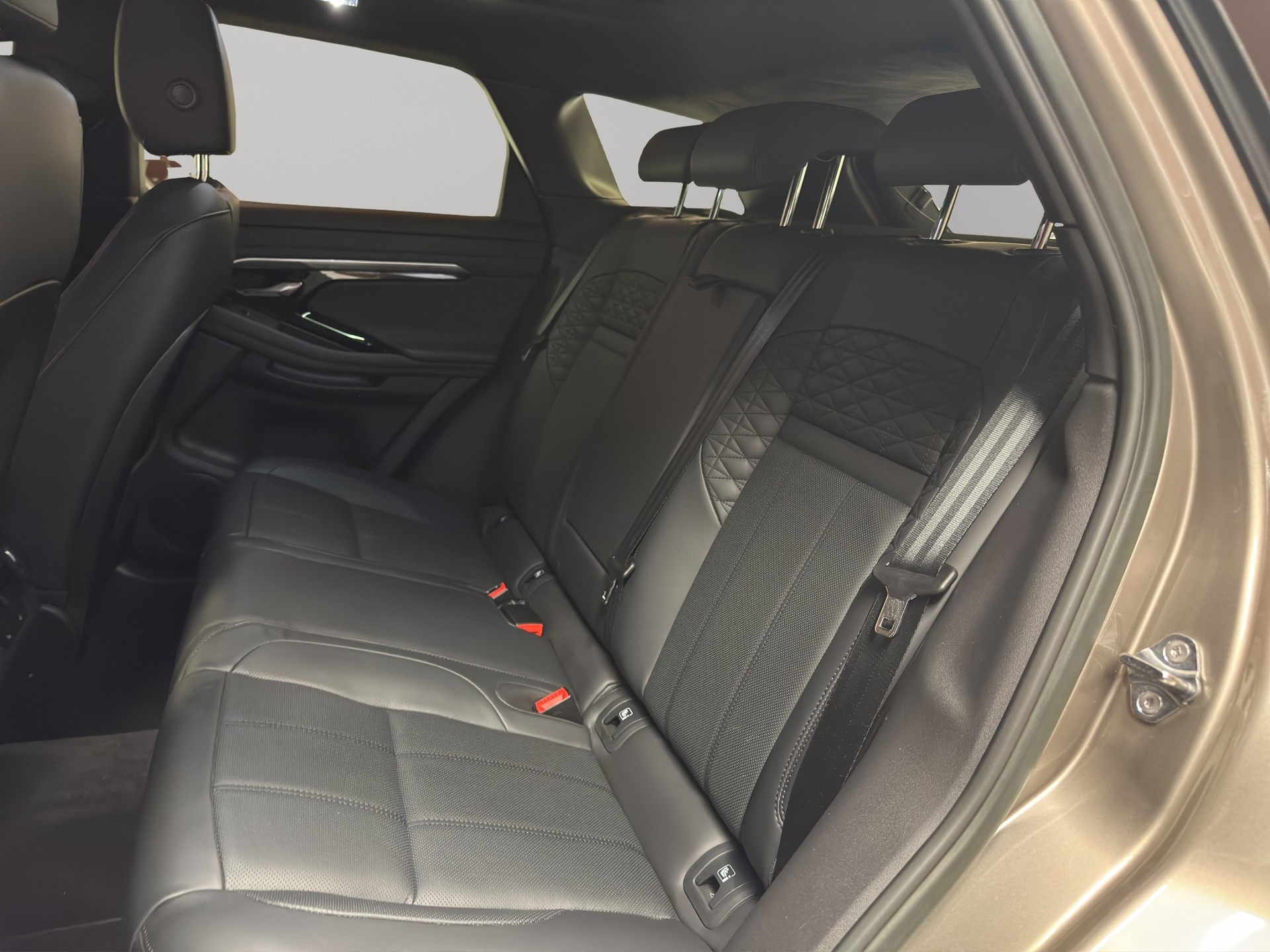 LAND ROVER Range Rover Evoque 1.5 T 300e R-Dynamic Autobiography-image-8